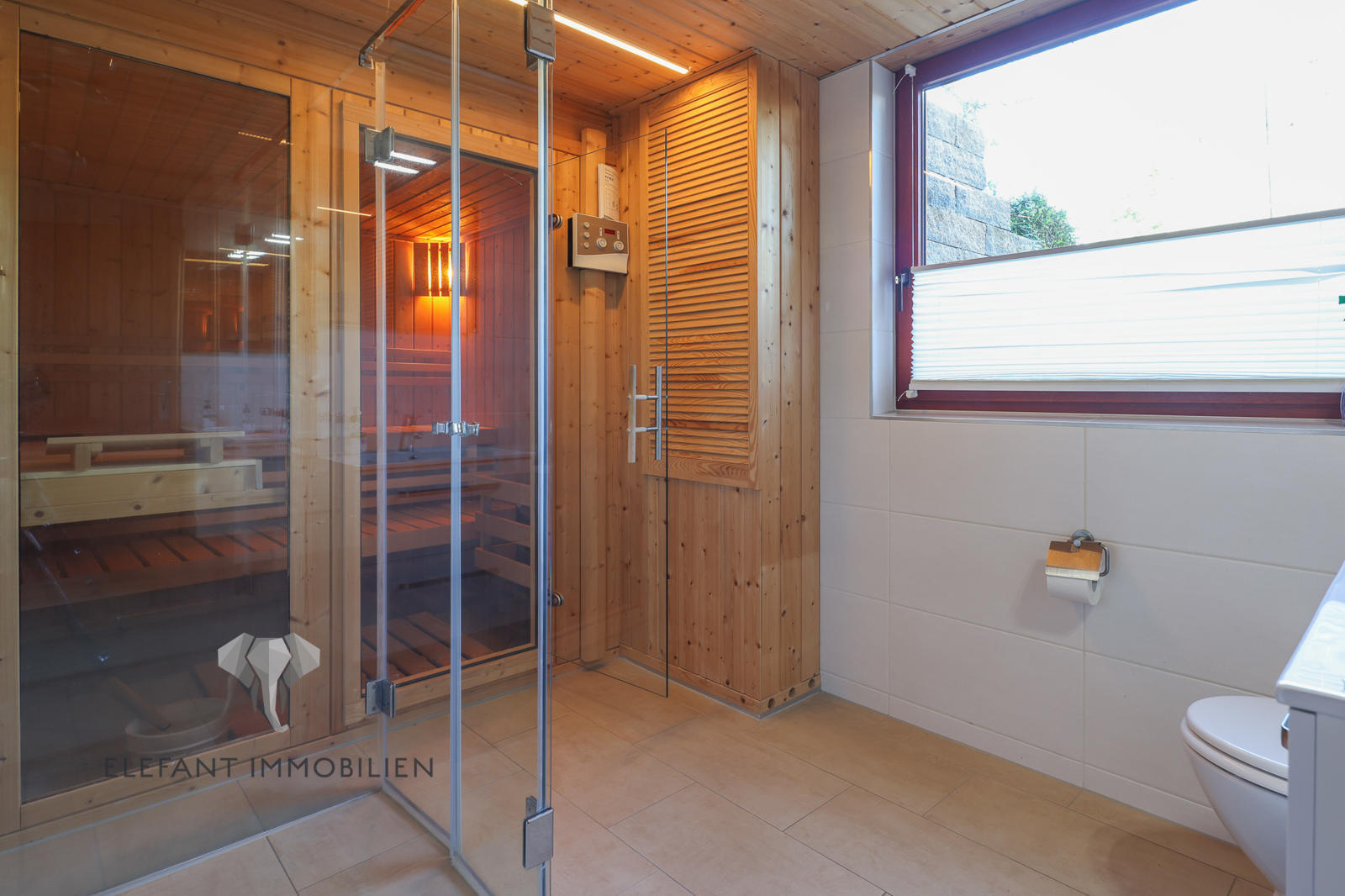 Sauna und Duschbad