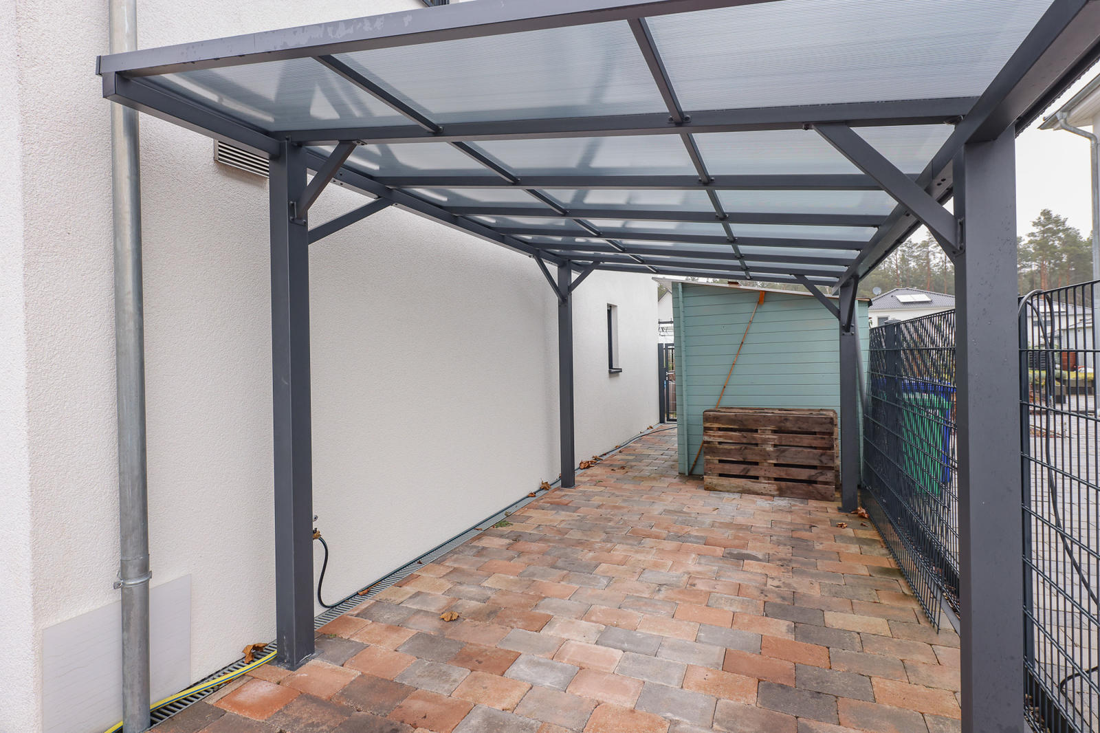 Carport und Schuppen