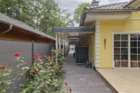 Zugang Carport