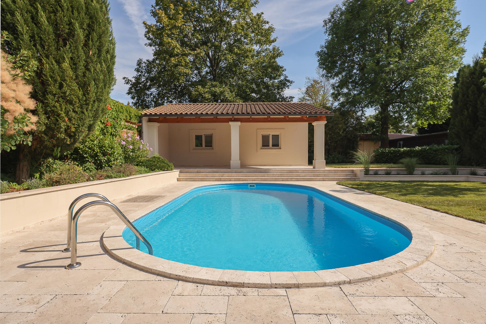 Blick über Pool