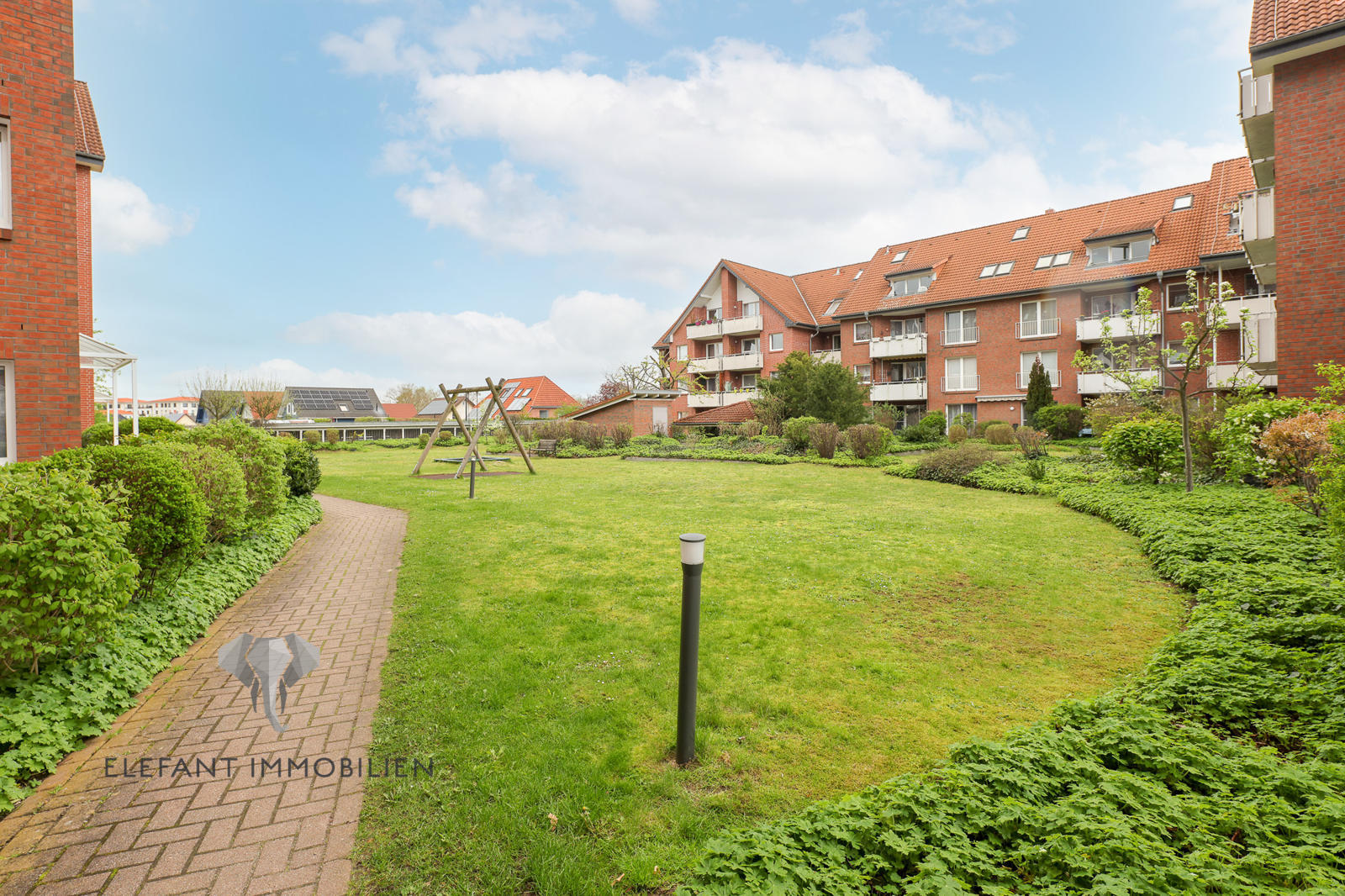 gepflegte Außenanlage