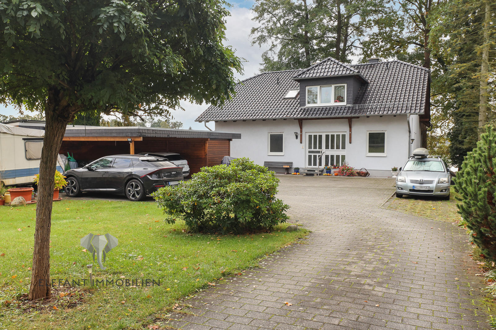 Straßenansicht