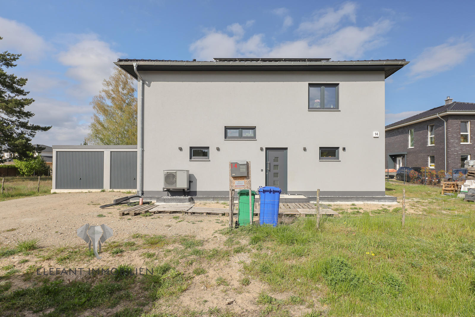 Straßenansicht